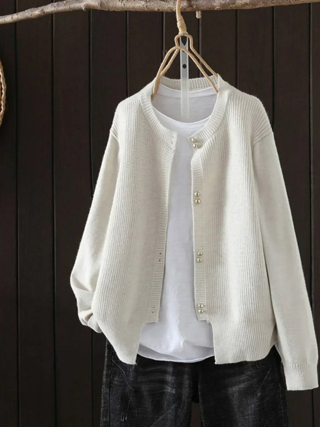 ELARA | CARDIGAN À BOUTON EN PERLE